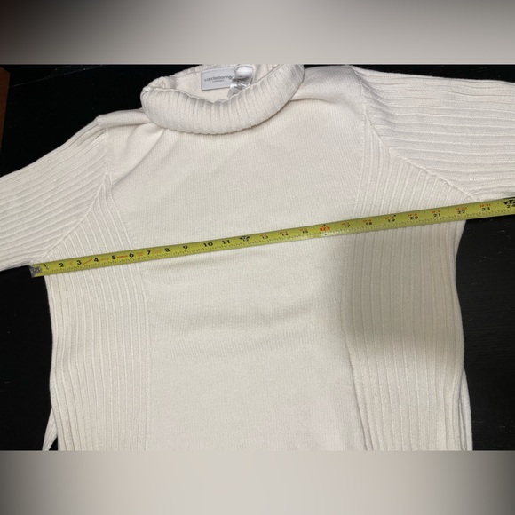 Winter White Belted Turtleneck Sweater - Large - Picture 11 of 13